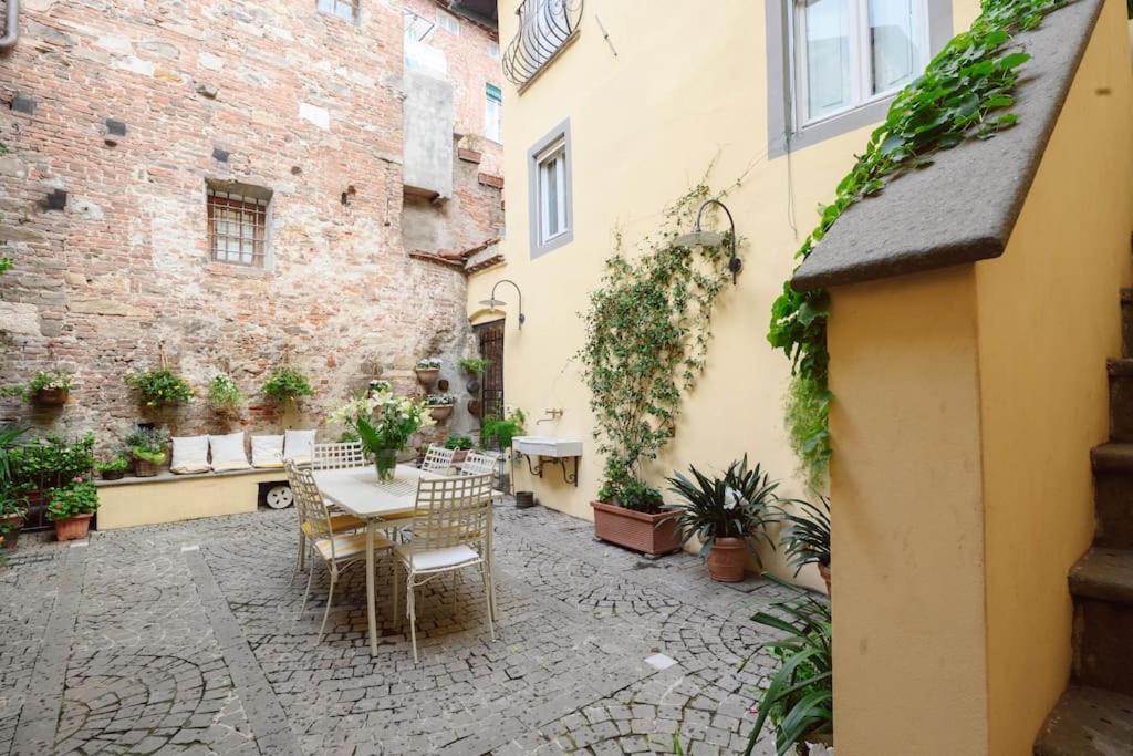 Corte Paolina - Charming Courtyard Inside ลุคคา ภายนอก รูปภาพ